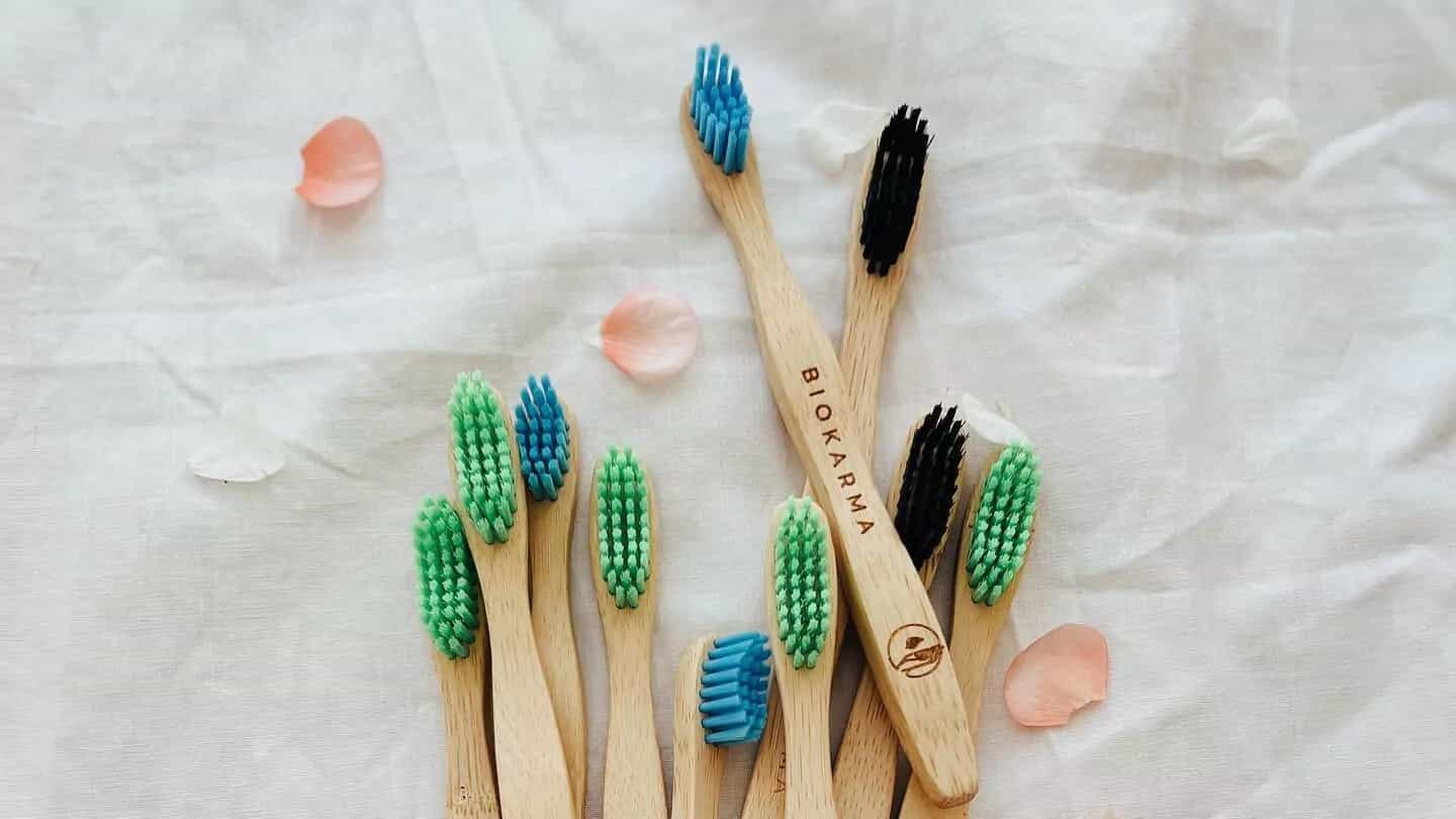 Cepillos de dientes de bambú : productos que eliminan los plásticos en el hogar